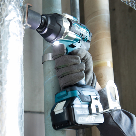 Makita Klucz Udarowy 18V 2x3AH DC18RC DTW700RFJ